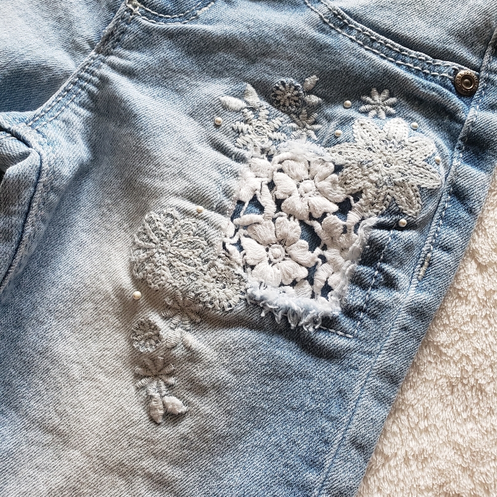 Midrise Embroidered Jegging - Picture 3 of 5